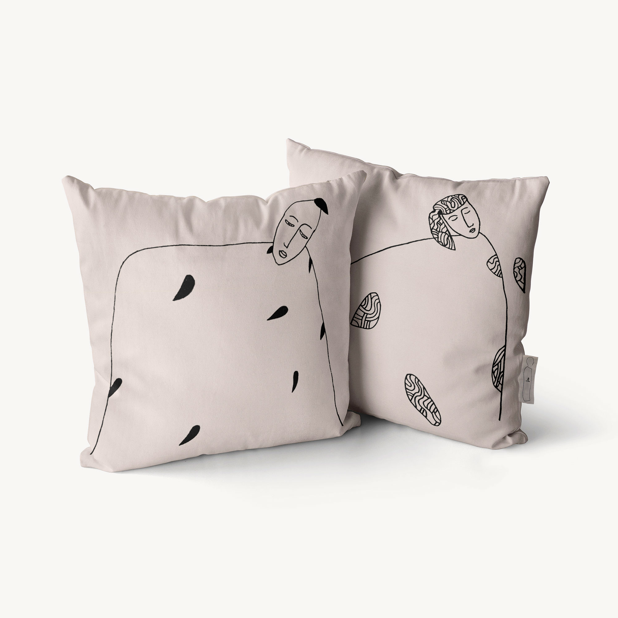 Kiasmo_design_cushion_Alma1_designer_vincenzodalba_photo_front3