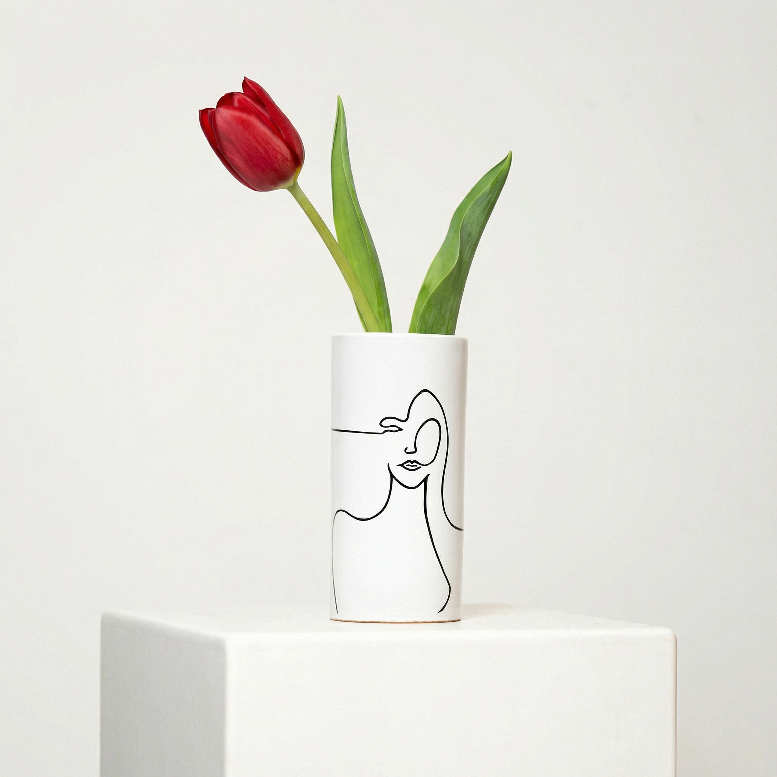 Kiasmo_design_vases_Iris_photo03_designer_RoccoSergi