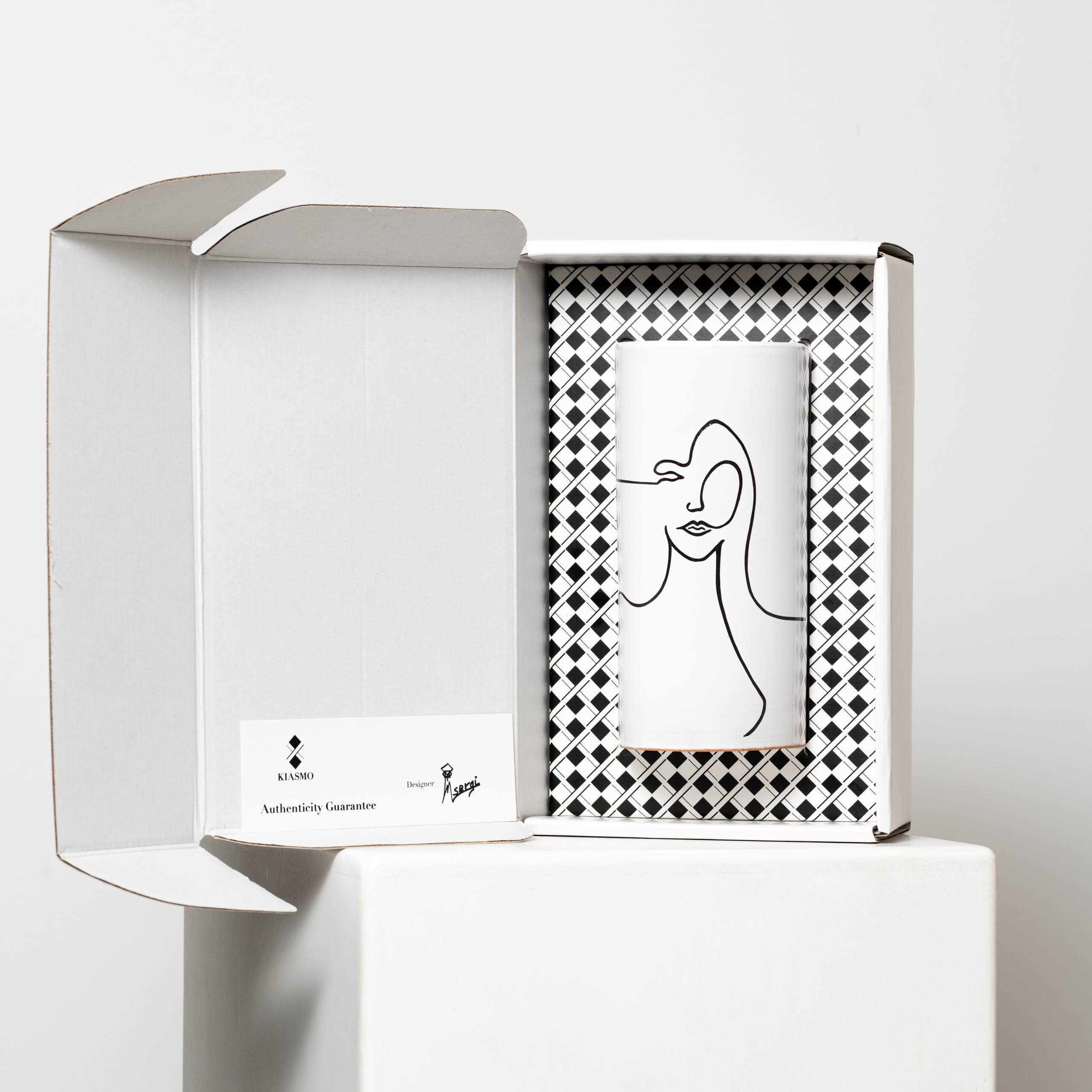 Kiasmo_design_vases_Iris_photo_pack_designer_RoccoSergi